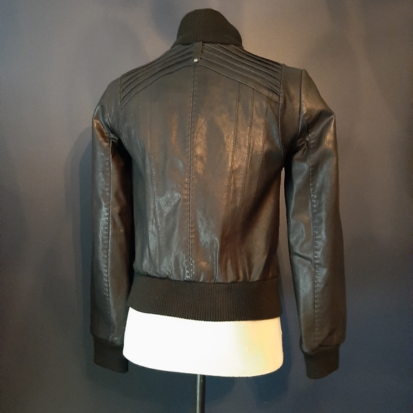 Danier black leather jacket - Picture 3 of 5